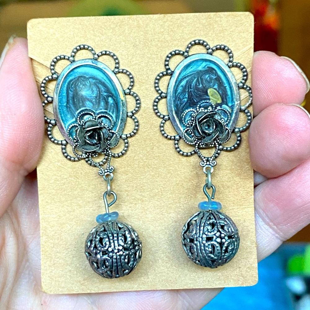 Sale 3/$30 Victorian pierced earrings,oval pewter filigree frame,bead,3-D rose